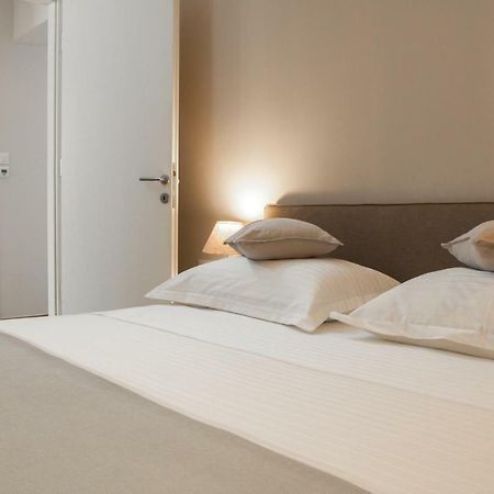 Luxury Poolside Villa Slatine Esterno foto