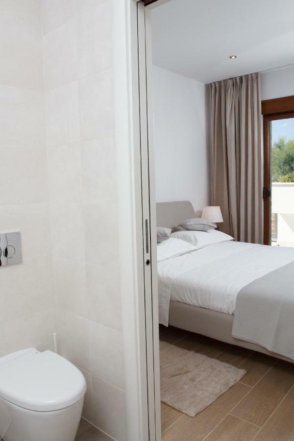 Luxury Poolside Villa Slatine Esterno foto