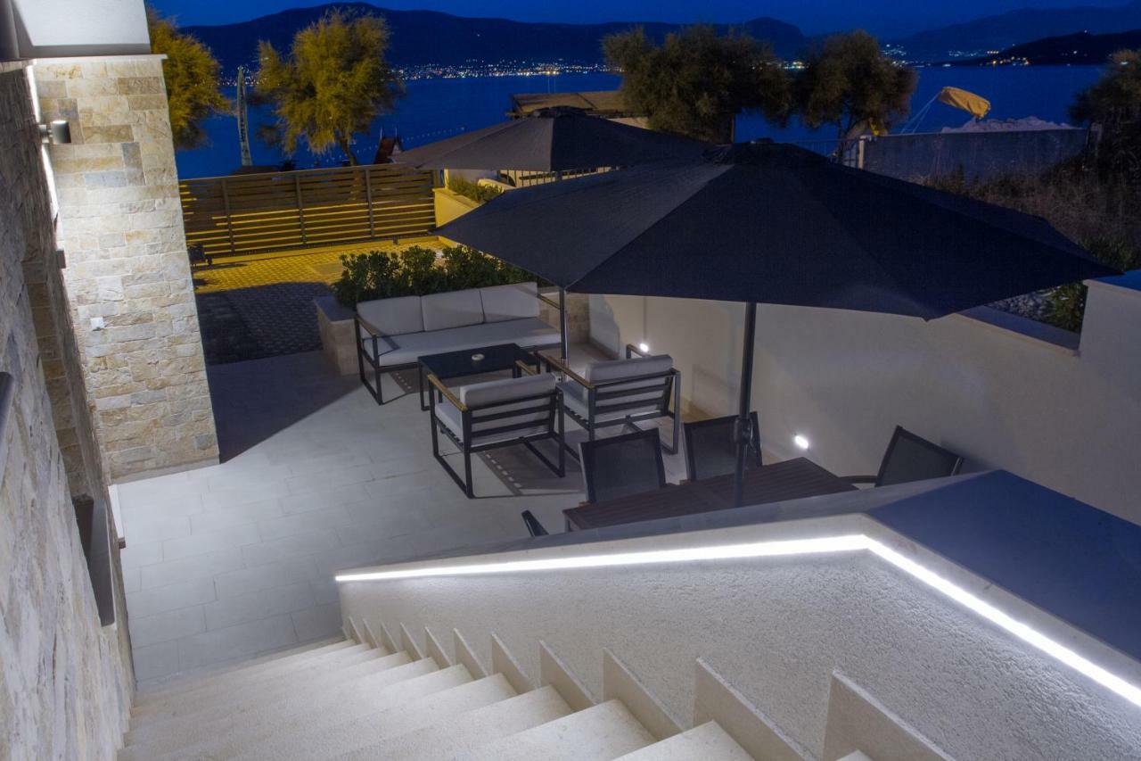 Luxury Poolside Villa Slatine Esterno foto
