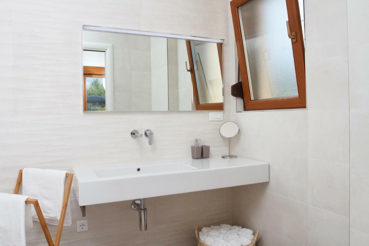 Luxury Poolside Villa Slatine Esterno foto