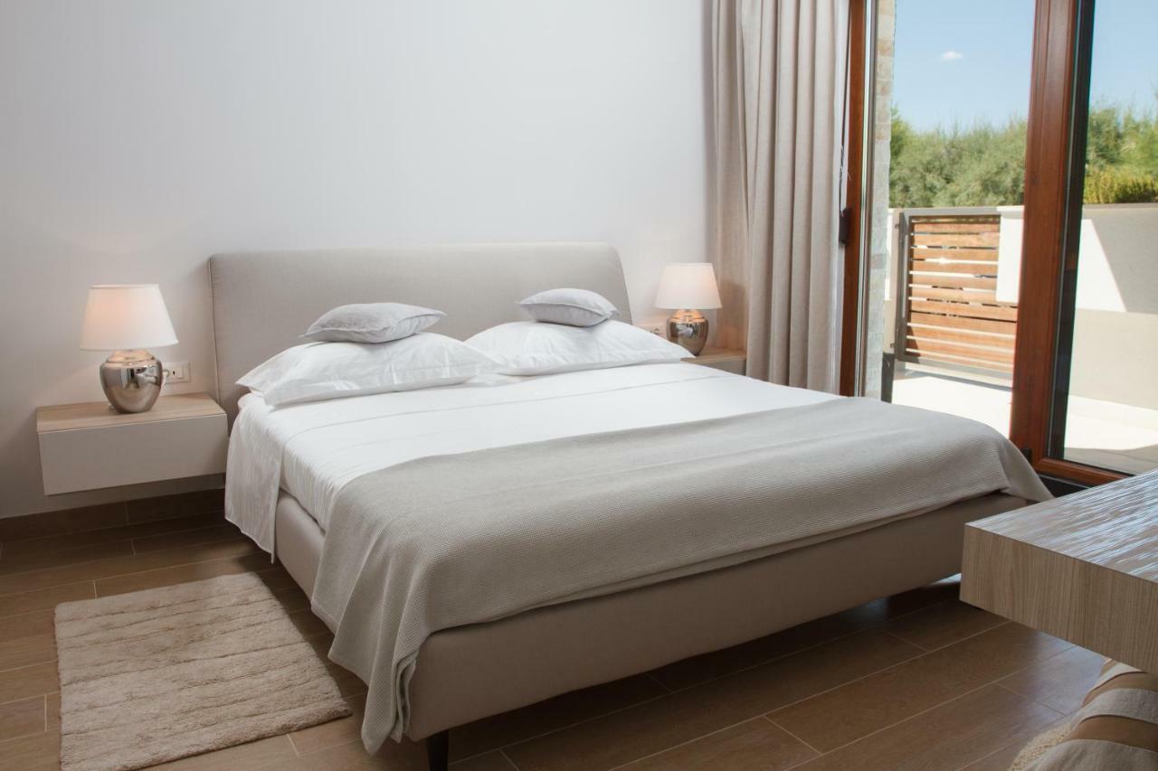Luxury Poolside Villa Slatine Esterno foto