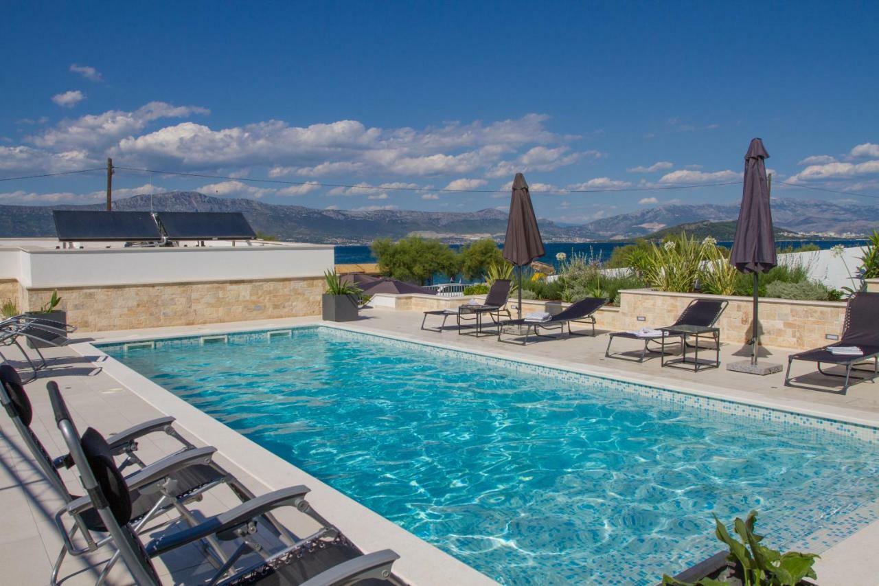 Luxury Poolside Villa Slatine Esterno foto