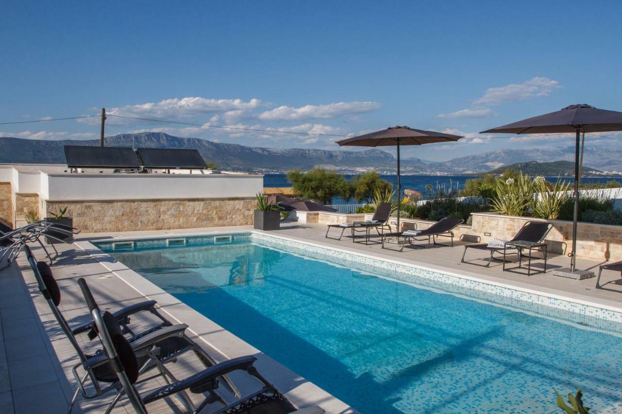 Luxury Poolside Villa Slatine Esterno foto