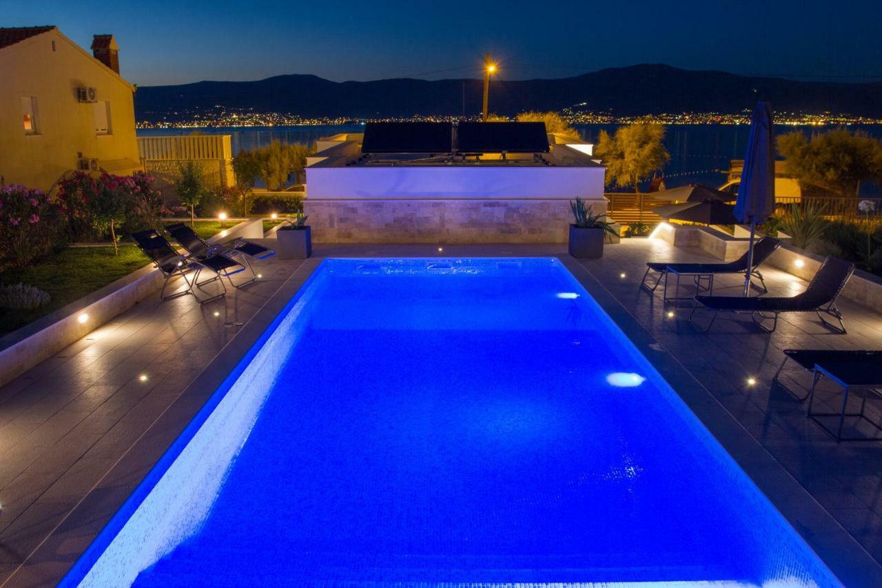Luxury Poolside Villa Slatine Esterno foto
