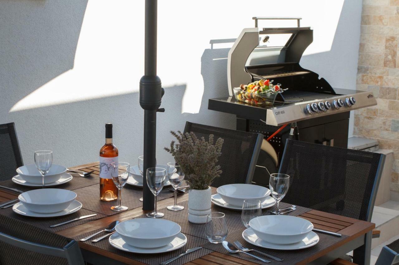 Luxury Poolside Villa Slatine Esterno foto