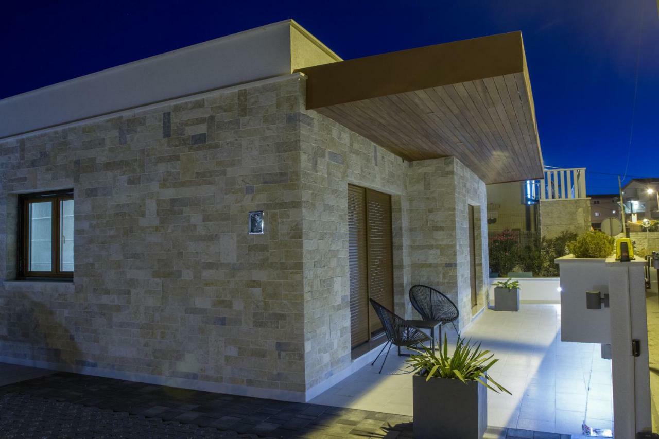 Luxury Poolside Villa Slatine Esterno foto