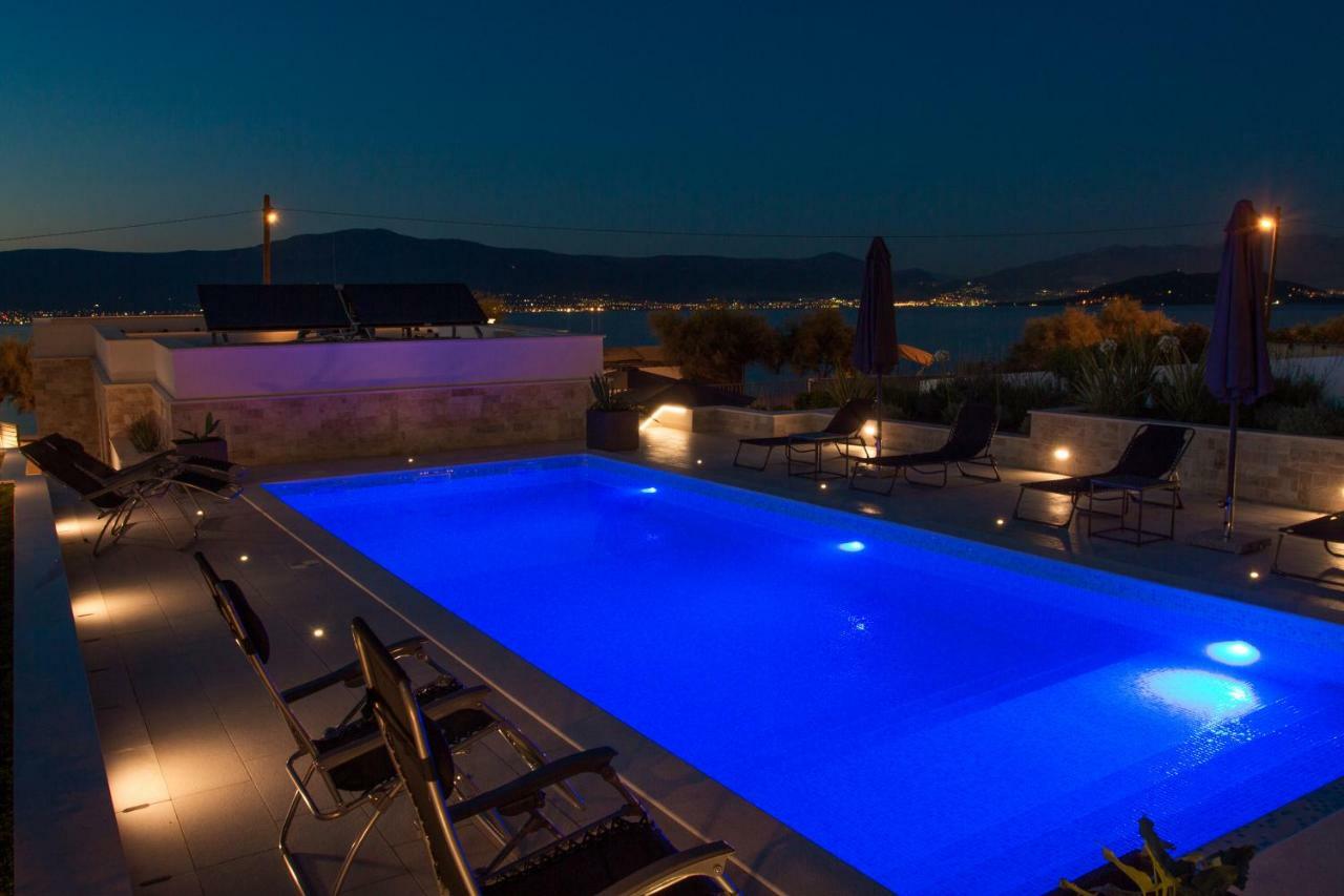Luxury Poolside Villa Slatine Esterno foto