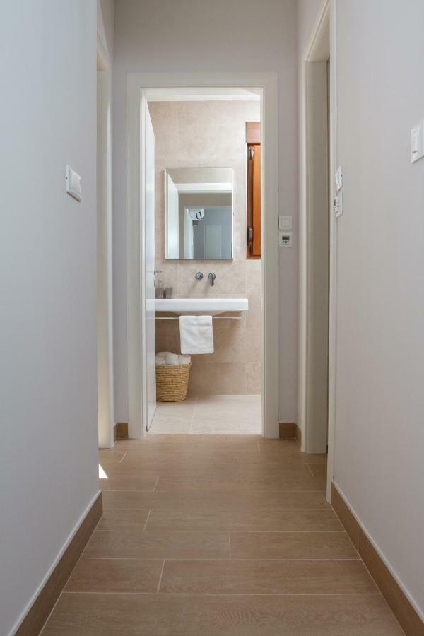 Luxury Poolside Villa Slatine Esterno foto