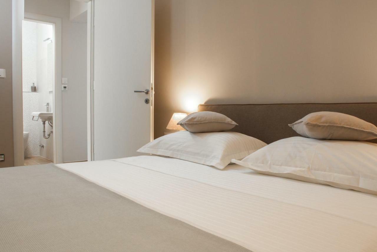 Luxury Poolside Villa Slatine Esterno foto